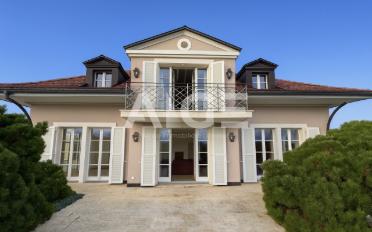 Single house 12 rooms - image - 1