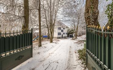 Einfamilienhaus 8.5 Zimmer - image - 1