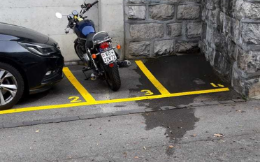 Place à motos extérieure - image - 1