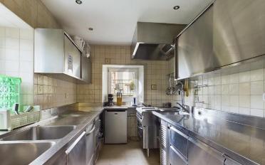 Residential building 12.5 rooms - image - 3