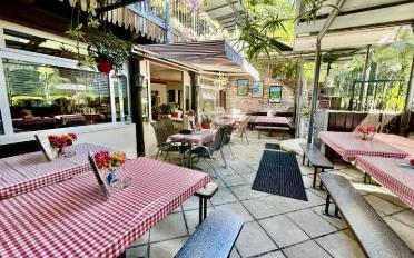 Restaurant 8 pièces - image - 1