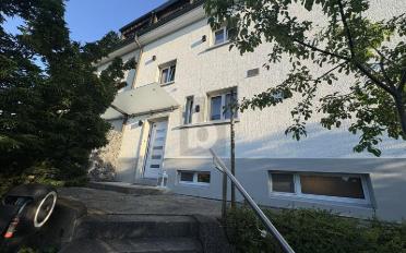 Doppeleinfamilienhaus 4.5 Zimmer - image - 1