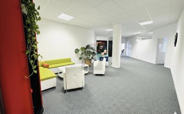 Bureau 5.5 pièces - image - 1
