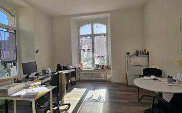 Bureau 3.5 pièces - image - 1