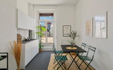 Office - image - 4