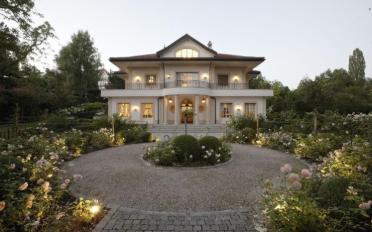 Single house 15 rooms - image - 1