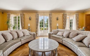 Villa - image - 3