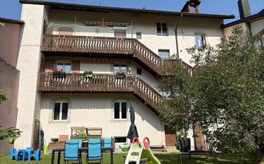 Immeuble résidentiel 13 pièces - image - 2