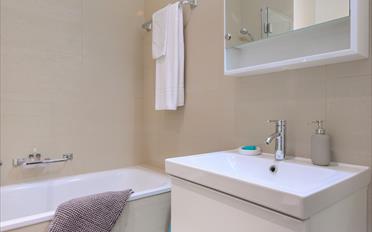 Furnished flat 2 rooms - image - 4