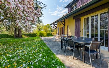 Einfamilienhaus 11.5 Zimmer - image - 1
