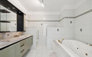 Apartment 6 rooms - image - 7