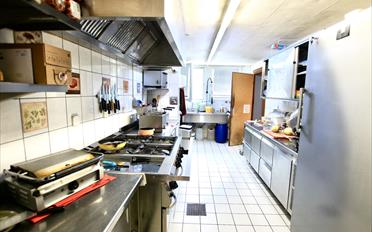 Residential building 20.5 rooms - image - 7