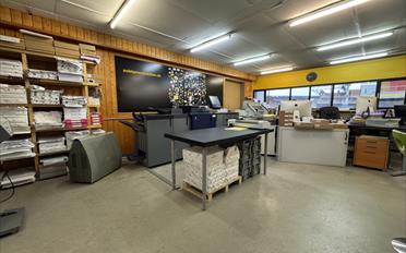 Commerce 3 pièces - image - 1