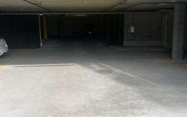 Covered parking place bike - image - 1