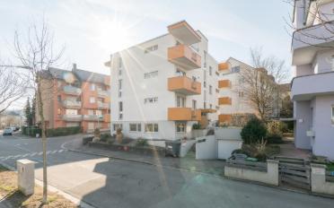Place à motos couverte - image - 2