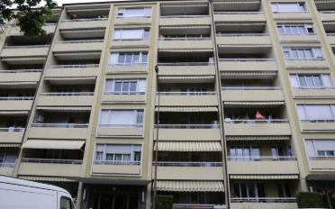 Place à motos couverte - image - 1