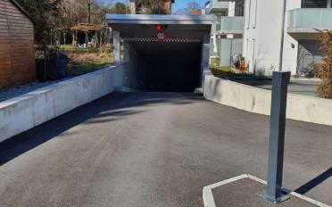 Place à motos couverte - image - 1
