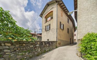 Residential building 8 rooms - image - 2