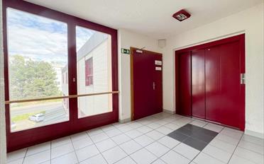 Office - image - 10