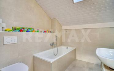 Bifamiliar house - image - 8