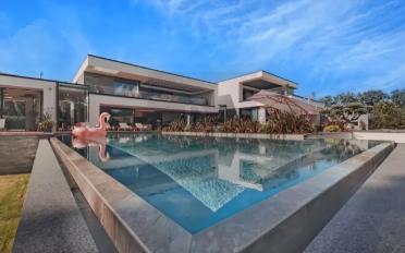 Villa 20 Zimmer - image - 2