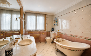 Apartment 8 rooms - image - 9