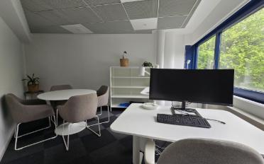 Office - image - 11
