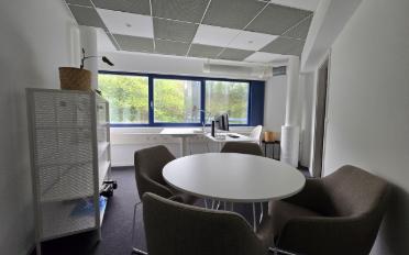 Office - image - 12