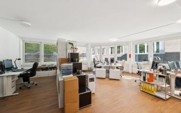 Office - image - 12