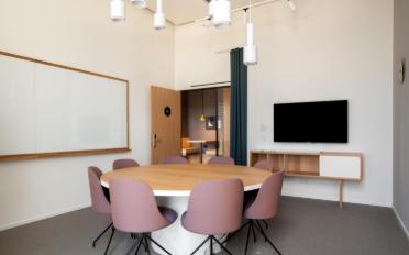 Office - image - 4
