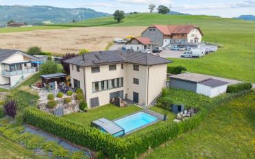 Einfamilienhaus 8.5 Zimmer - image - 1