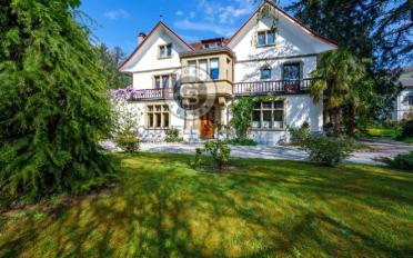 Einfamilienhaus 10.5 Zimmer - image - 1