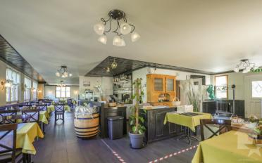 Hotel 16 Zimmer - image - 8