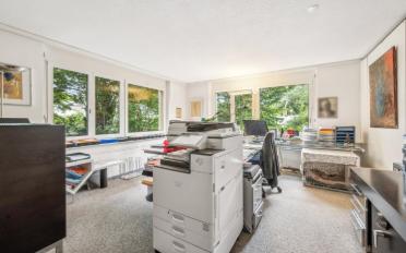 Office - image - 4